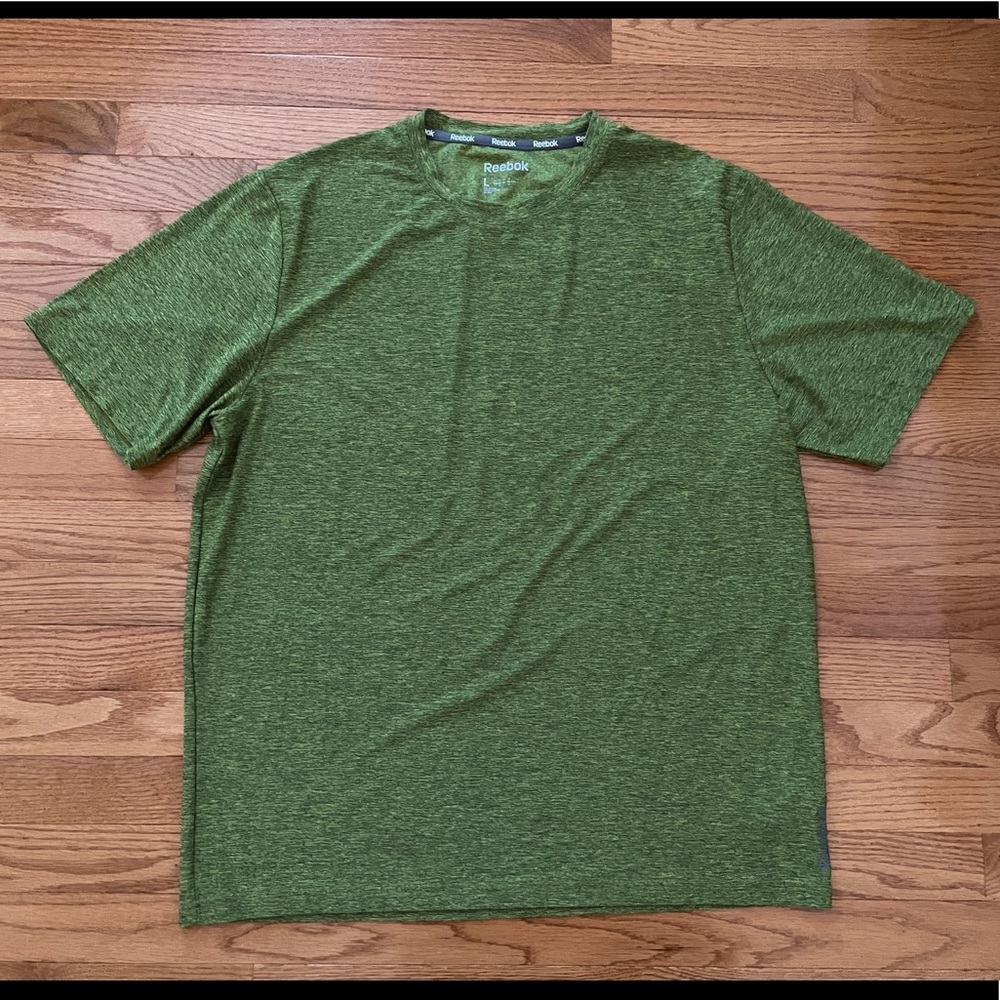 Reebok athletic short sleeve top